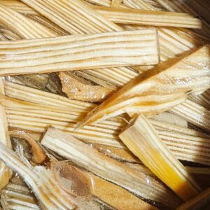 Pušies medienos ir bičių pikio (propolio) hidrolatas